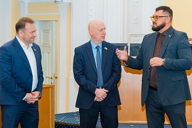 Кадеты заняли кресла парламентариев